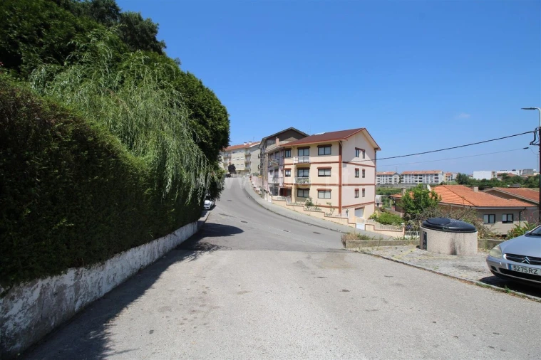 Apartamento T2 para Venda em Oliveira do Douro Foto 2