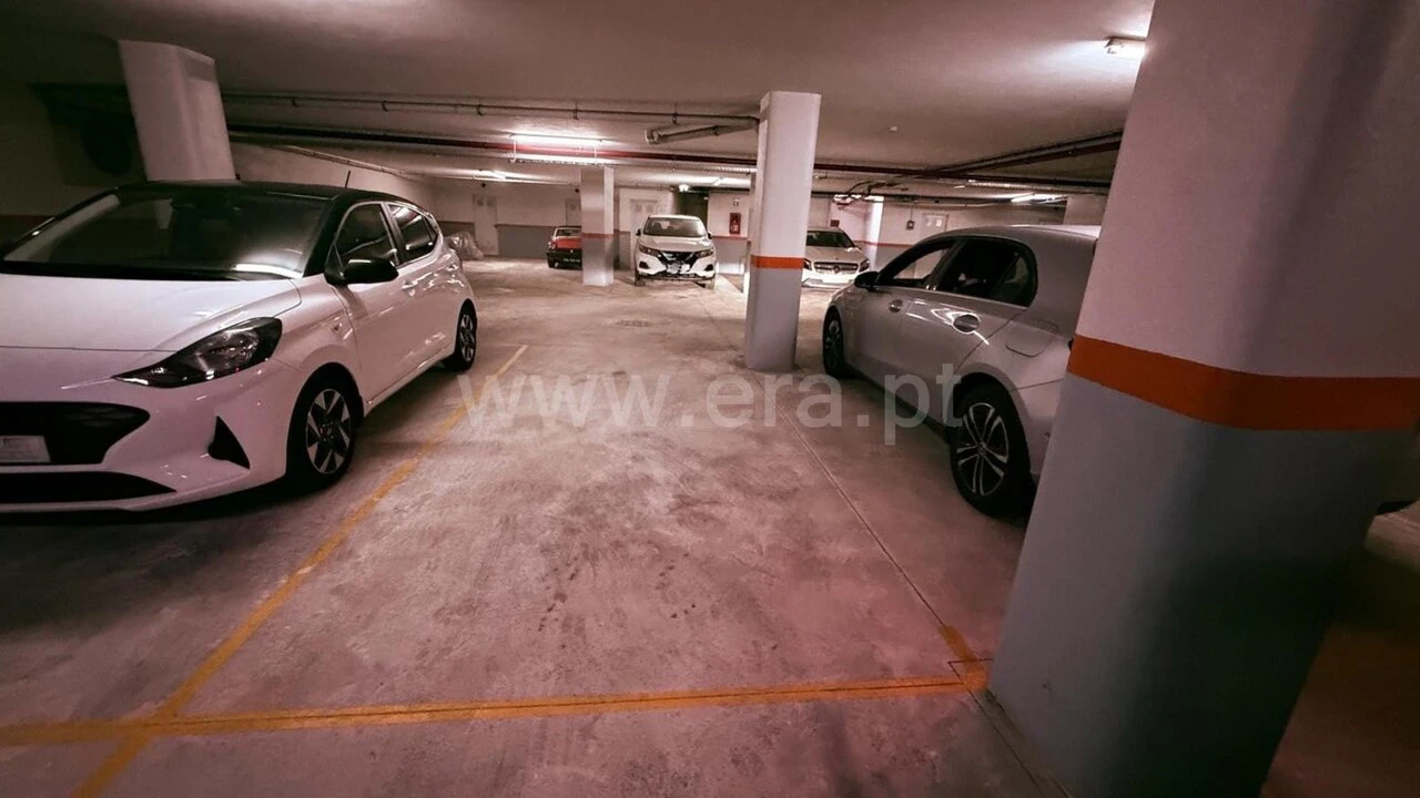 Garagem para Venda em Cedofeita, Santo Ildefonso, Sé, Miragaia, São Nicolau e Vitória Foto 1