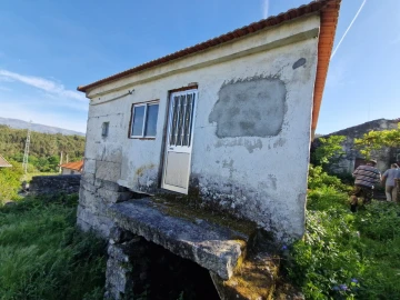 Moradia T2 para Venda em Longos Vales
