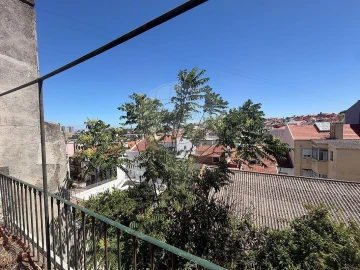 Moradia T6 para Venda em Campolide