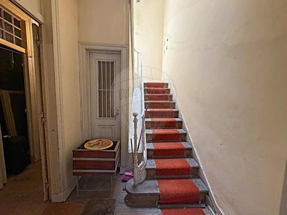 Moradia T6 para Venda em Campolide Foto 4