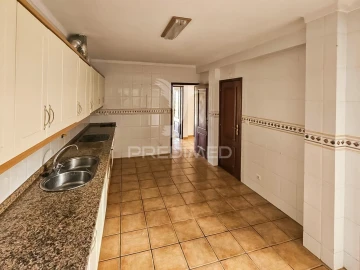 Moradia T3 para Venda em São Bras e São Lourenço