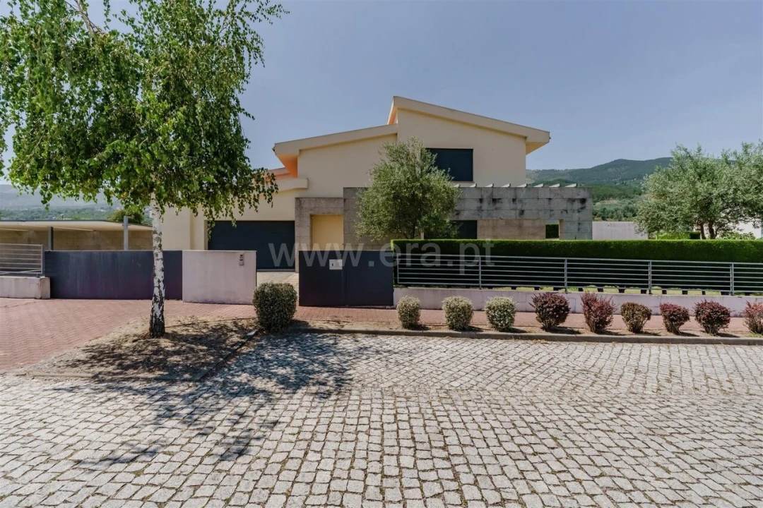 Moradia T4 para Venda em Teixoso e Sarzedo Foto 2