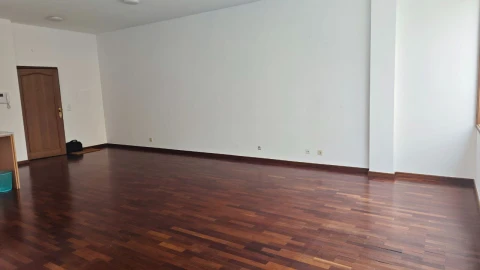 Escritório para Arrendamento em Mafamude e Vilar do Paraíso