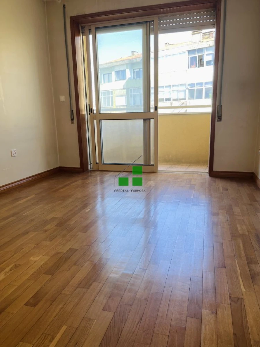 Apartamento T3 para Venda em Cedofeita, Santo Ildefonso, Sé, Miragaia, São Nicolau e Vitória Foto 5