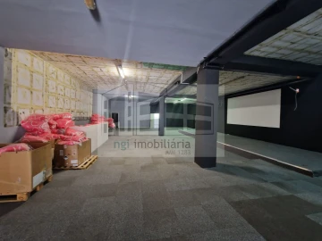 Loja para Arrendamento em Mina de Água
