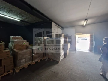 Loja para Arrendamento em Mina de Água