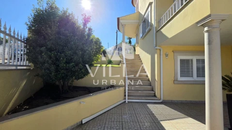Moradia T4 para Venda em Charneca de Caparica e Sobreda