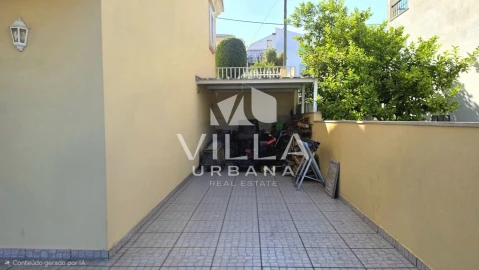 Moradia T4 para Venda em Charneca de Caparica e Sobreda