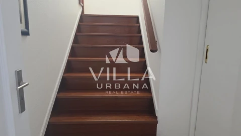 Moradia T4 para Venda em Charneca de Caparica e Sobreda