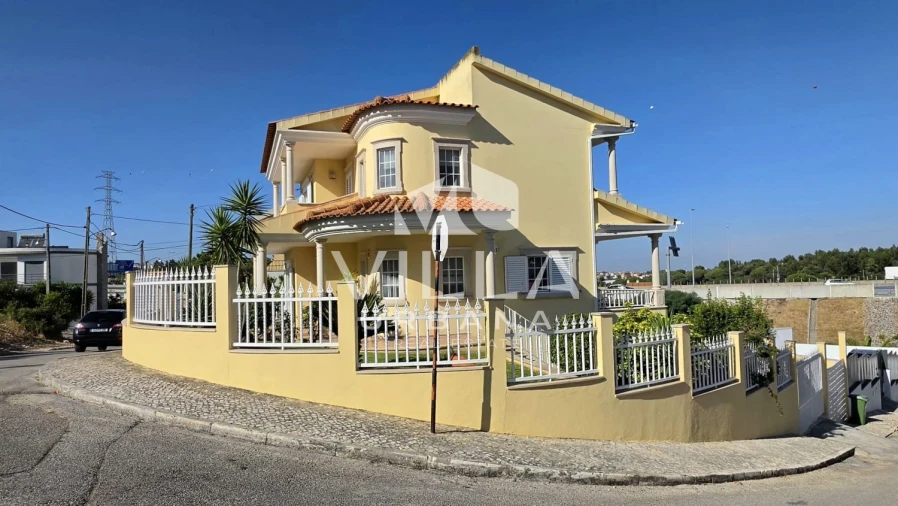 Moradia T4 para Venda em Charneca de Caparica e Sobreda Foto 54