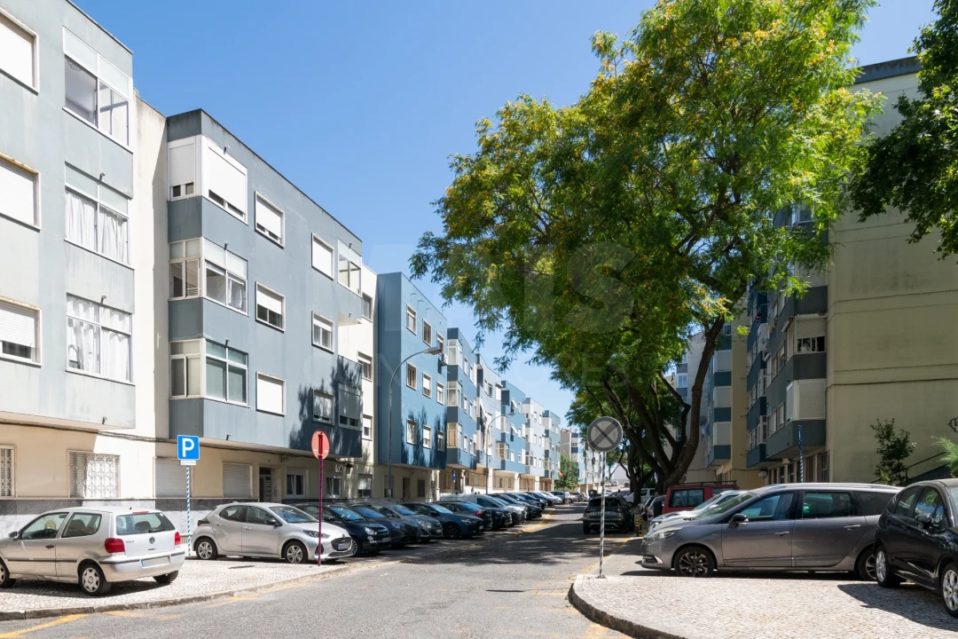 Apartamento T2 para Venda em Algés, Linda-A-Velha e Cruz Quebrada-Dafundo Foto 1