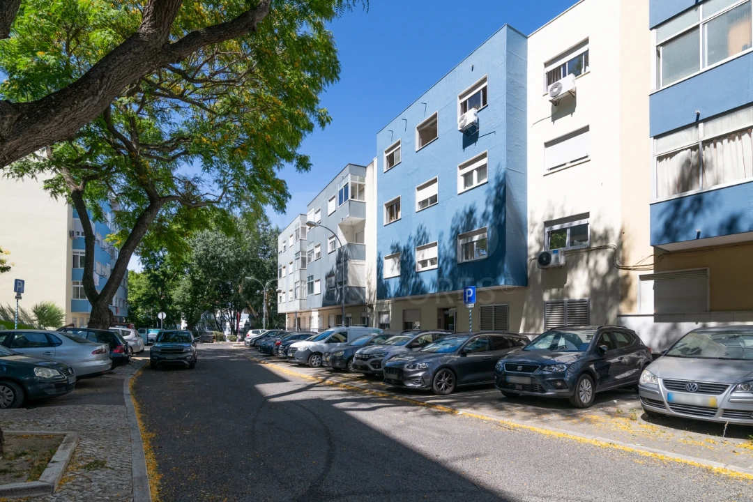Apartamento T2 para Venda em Algés, Linda-A-Velha e Cruz Quebrada-Dafundo Foto 2