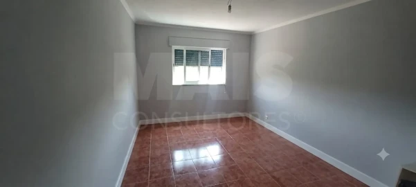 Moradia T3 para Venda em Painho e Figueiros