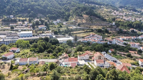 Prédio para Venda em Manteigas (São Pedro)