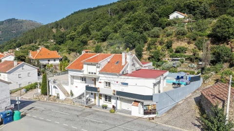 Prédio para Venda em Manteigas (São Pedro)