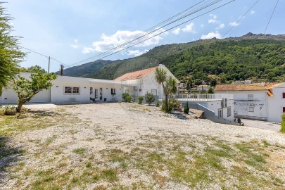 Prédio para Venda em Manteigas (São Pedro)