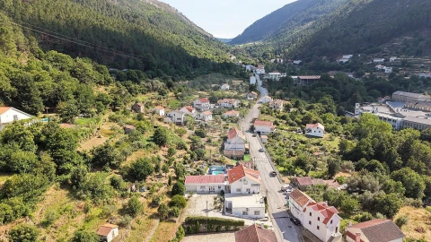 Prédio para Venda em Manteigas (São Pedro)