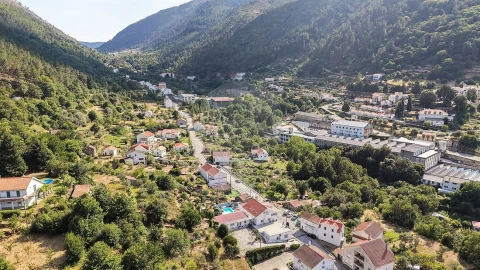 Prédio para Venda em Manteigas (São Pedro)