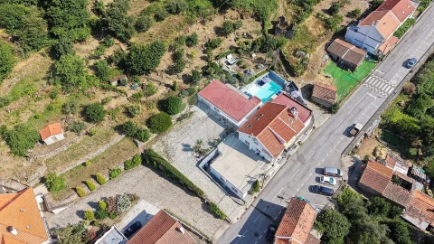 Prédio para Venda em Manteigas (São Pedro)