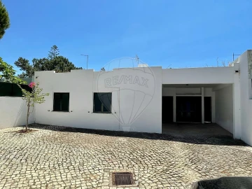 Moradia T3 para Arrendamento em Albufeira e Olhos de Água
