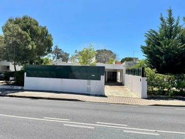 Moradia T3 para Arrendamento em Albufeira e Olhos de Água