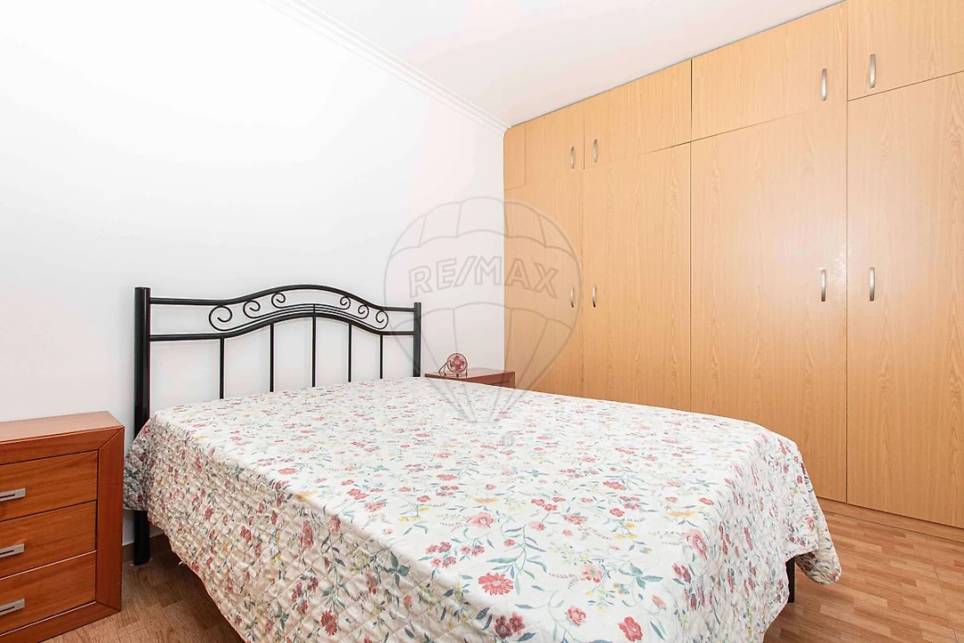 Apartamento T3 para Venda em Vialonga Foto 1