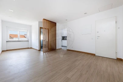 Apartamento T2 para Arrendamento em Moscavide e Portela