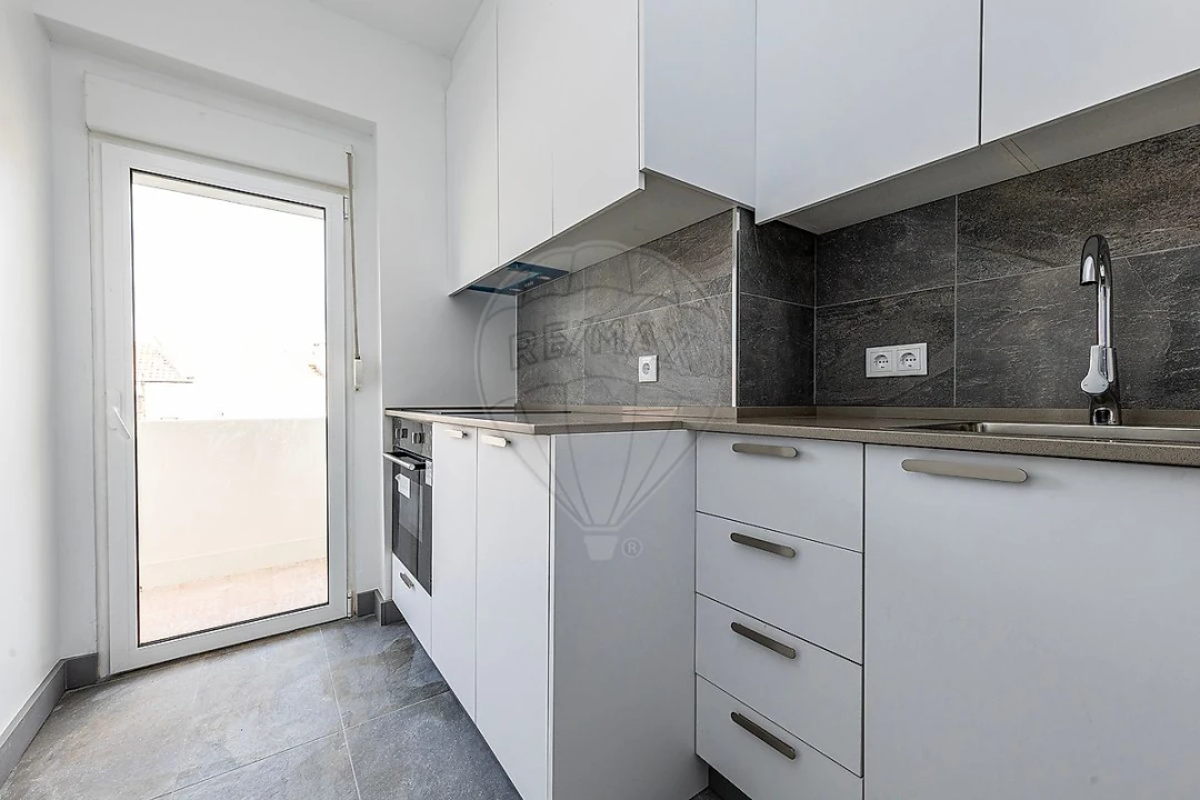 Apartamento T2 para Arrendamento em Moscavide e Portela Foto 6