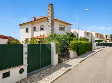Moradia T3 para Arrendamento em Carcavelos e Parede