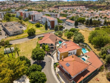 Moradia T5 para Venda em Oeiras e São Julião da Barra, Paço de Arcos e Caxias