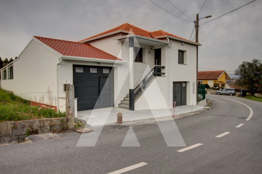 Moradia T2 para Venda em Oliveira do Bairro Foto 1