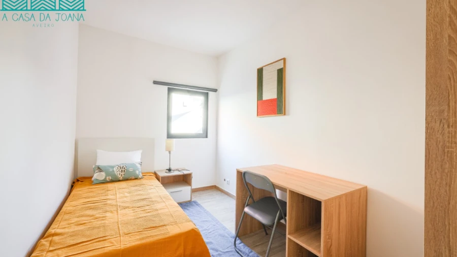 Quarto para Arrendamento em Aradas