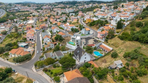 Moradia T4 para Venda em Ramada e Caneças