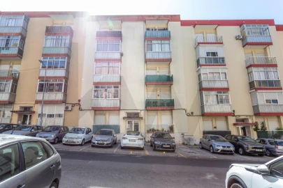 Apartamento T2 para Venda em Santo António dos Cavaleiros e Frielas