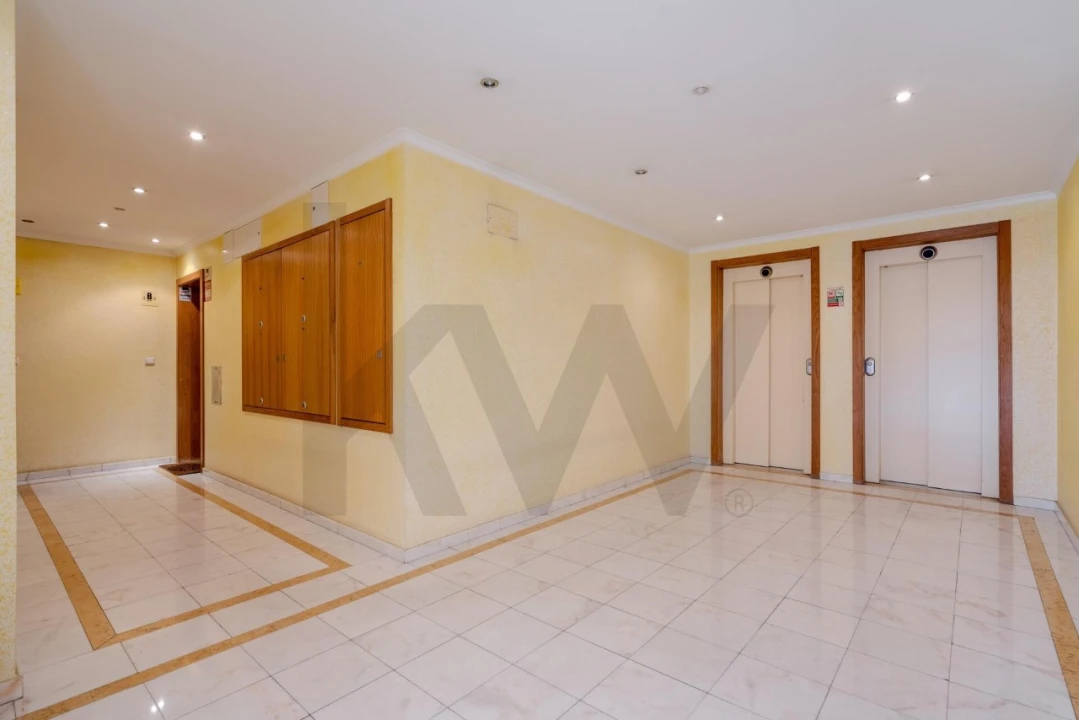 Apartamento T2 para Venda em Carnaxide e Queijas Foto 2