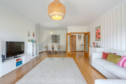 Apartamento T2 para Venda em Carnaxide e Queijas