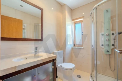 Apartamento T2 para Venda em Carnaxide e Queijas