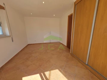 Moradia T2 para Venda em Santa Catarina da Serra e Chainça