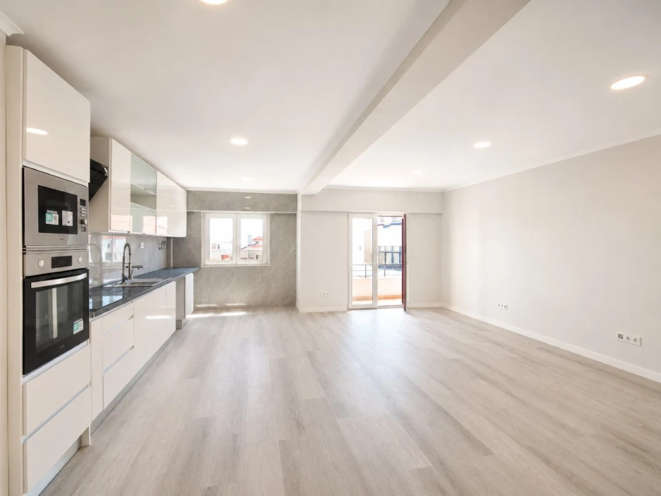 Apartamento T4 para Venda em Amora Foto 2