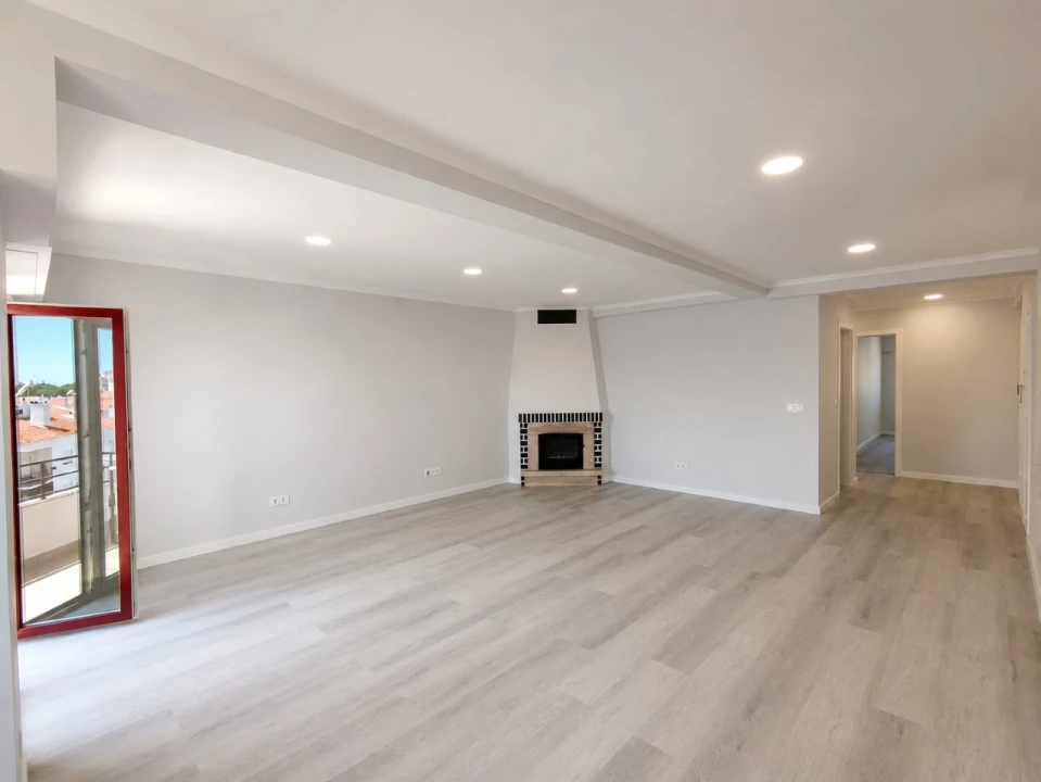 Apartamento T4 para Venda em Amora Foto 1