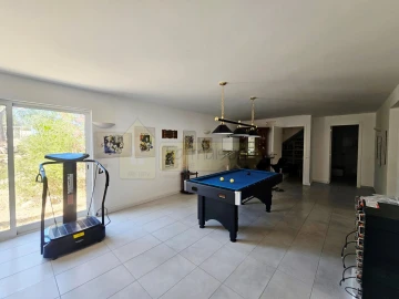 Moradia T4 para Venda em Santa Barbara de Nexe