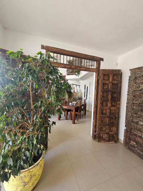 Moradia T4 para Venda em Santa Barbara de Nexe