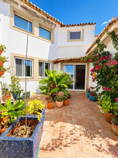 Moradia T4 para Venda em Santa Barbara de Nexe