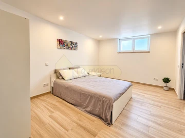 Moradia T4 para Venda em Santa Barbara de Nexe