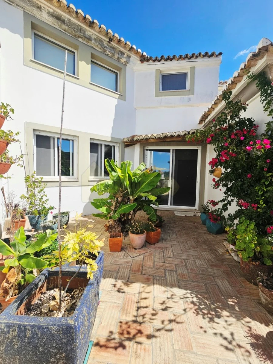 Moradia T4 para Venda em Santa Barbara de Nexe Foto 7