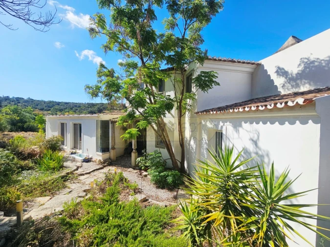 Moradia T4 para Venda em Santa Barbara de Nexe Foto 10