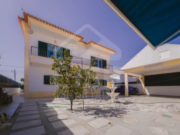 Moradia T4 para Venda em Samora Correia