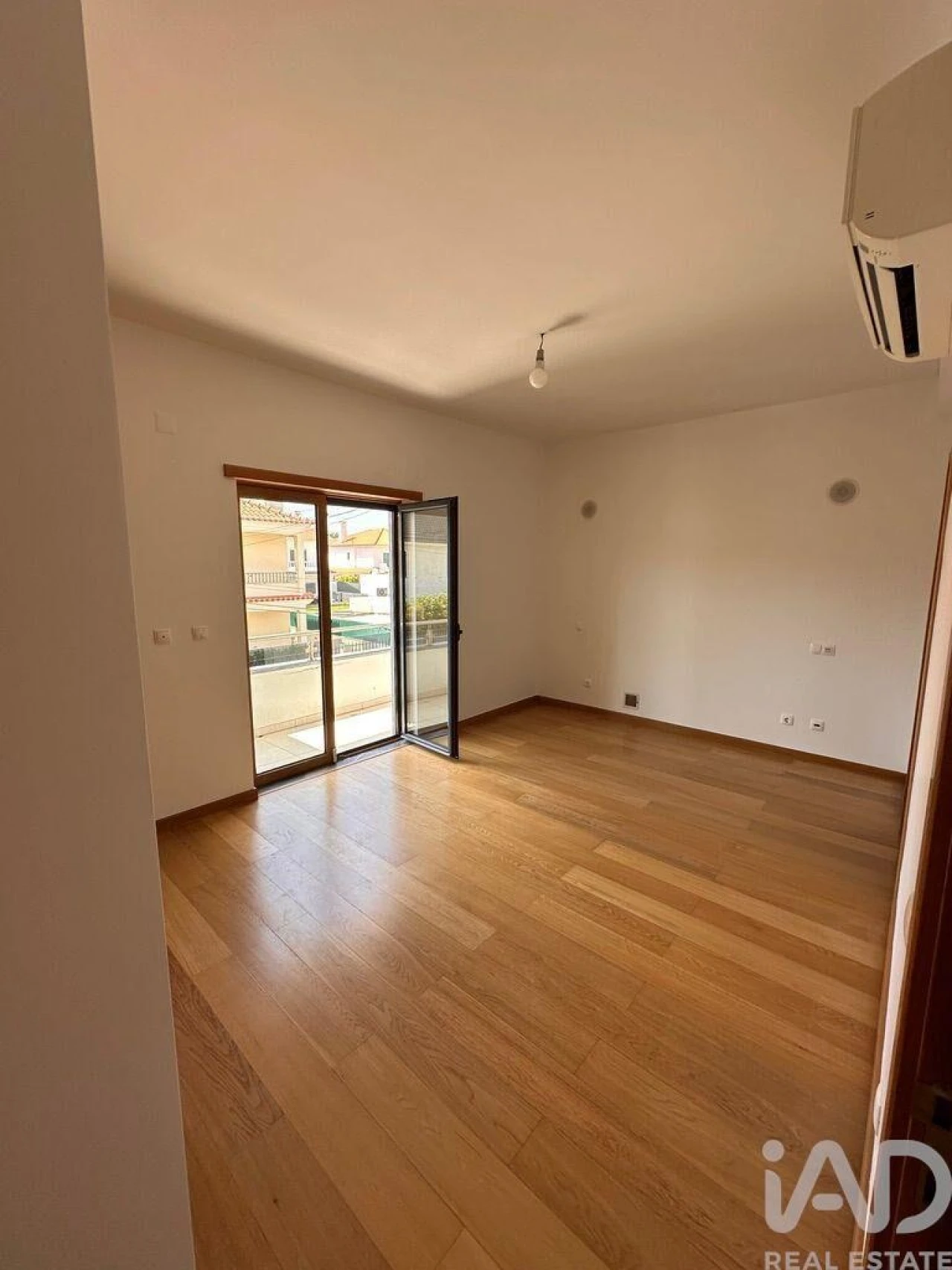 Moradia T5 para Venda em Charneca de Caparica e Sobreda Foto 19
