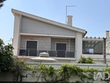 Moradia T5 para Venda em Charneca de Caparica e Sobreda